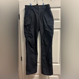 5.11 women’s tactical icon pant size 8 in navy blue.